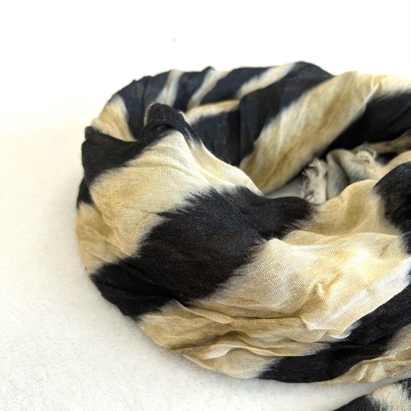 Roberto Cavalli Zebra Stripe Lightweight Scarf - Picture 2 of 4